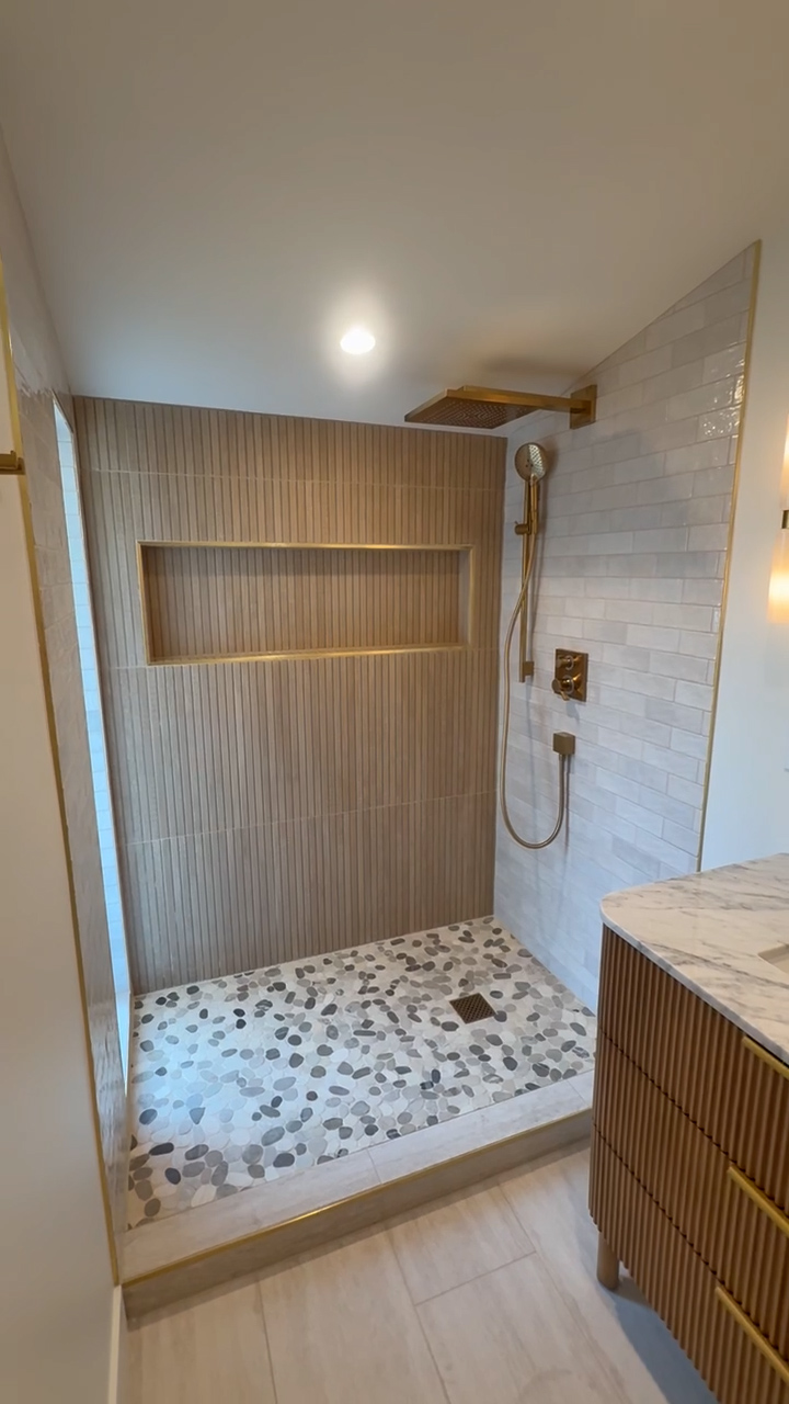 Modern Lemay Bathroom