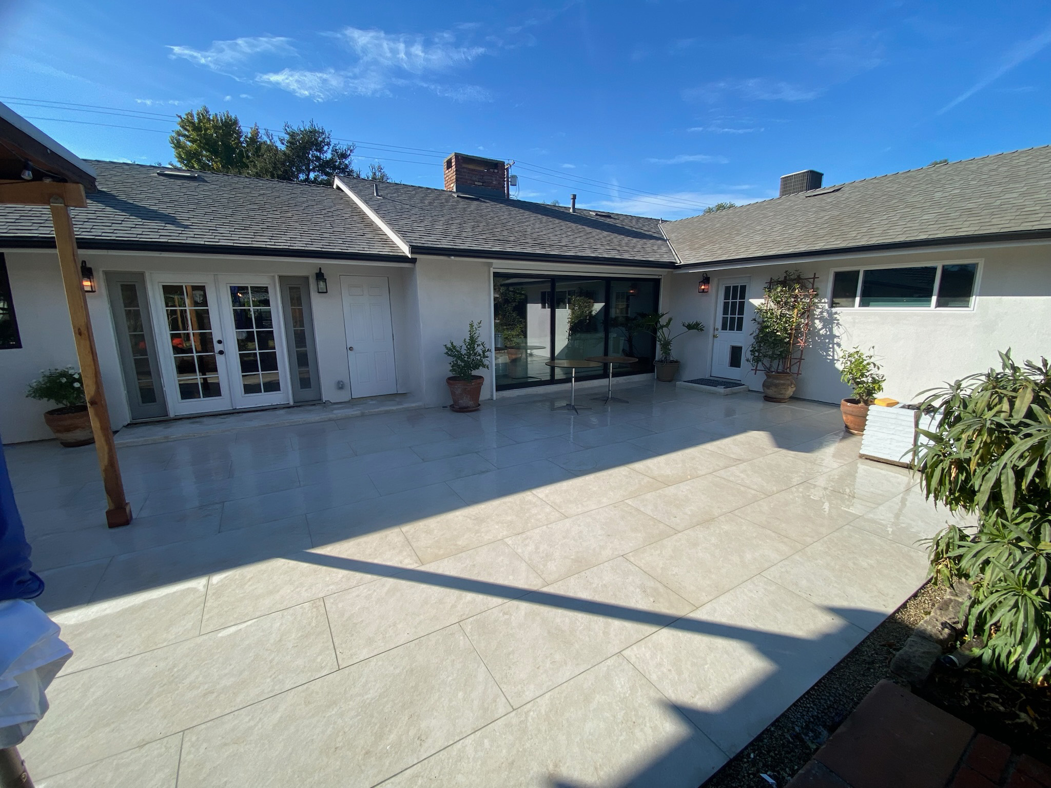 Porcelain paver patio